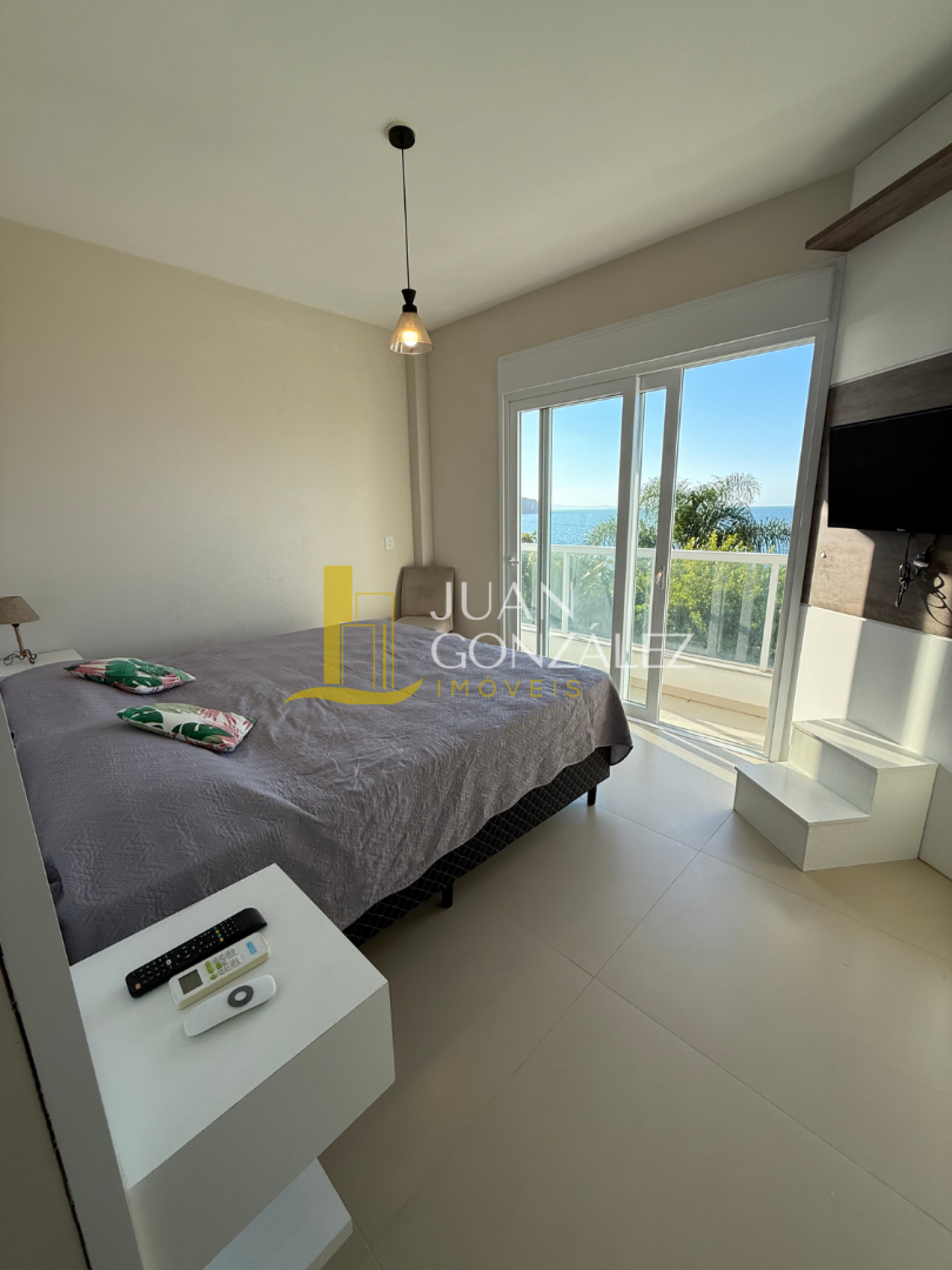 Apartamento Exclusivo para a venda Frente para o Mar no bairro Canasvieiras em Florianópolis