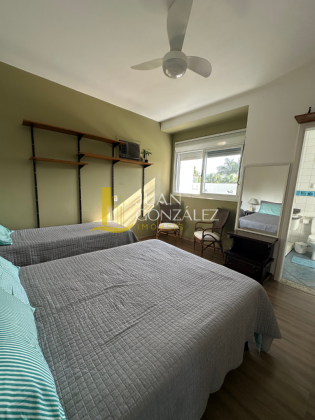 Casa Para Temporada com 3 quartos, sendo 1 suíte no bairro Jurerê In em Florianópolis