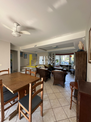Casa Para Temporada com 3 quartos, sendo 1 suíte no bairro Jurerê In em Florianópolis
