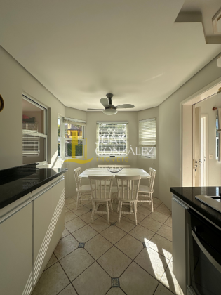 Casa Para Temporada com 3 quartos, sendo 1 suíte no bairro Jurerê In em Florianópolis