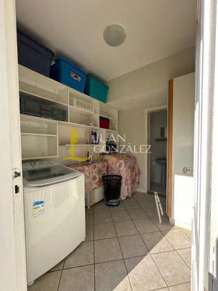 Casa Para Temporada com 3 quartos, sendo 1 suíte no bairro Jurerê In em Florianópolis