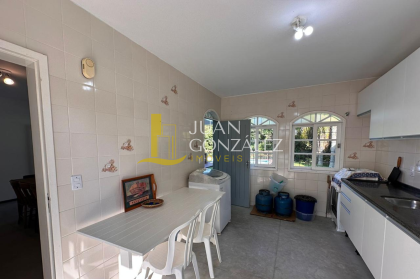 Casa á venda na Praia da Lagoinha do Norte com 04 quartos e poucos passos do mar
