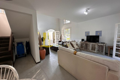 Casa á venda na Praia da Lagoinha do Norte com 04 quartos e poucos passos do mar