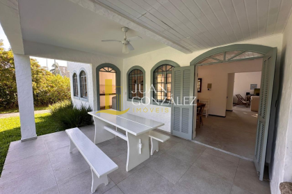 Casa á venda na Praia da Lagoinha do Norte com 04 quartos e poucos passos do mar
