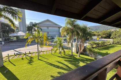 Casa á venda na Praia da Lagoinha do Norte com 04 quartos e poucos passos do mar