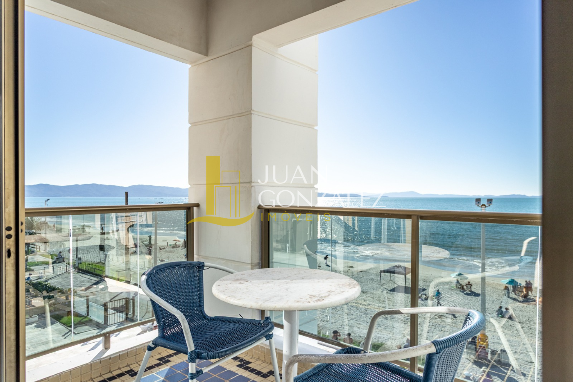 Apartamento Para Temporada com 01 quarto com vista ao mar no bairro Canasvieiras
