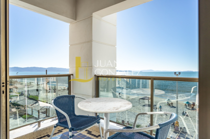 Apartamento Para Temporada com 01 quarto com vista ao mar no bairro Canasvieiras