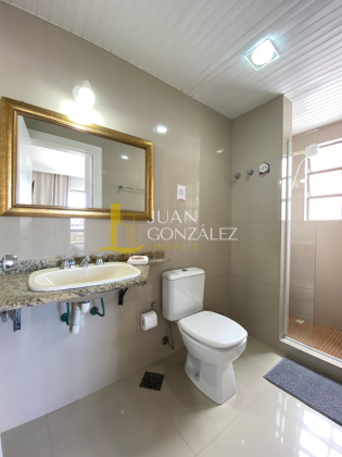 Apartamento Moderno com 2 Suítes e Vista Lateral para o Mar