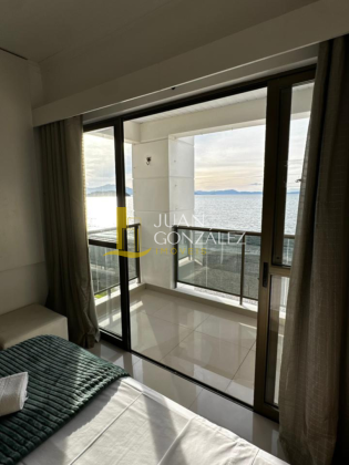 Apartamento moderno e aconchegante frente ao mar em canasvieiras Florianópolis