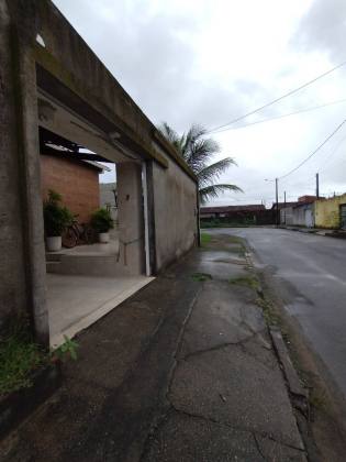 Casa em Condomínio Fechado sendo 3/4