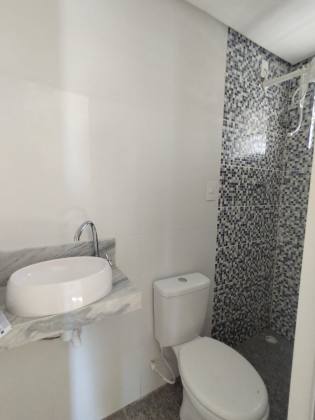 CASA DUPLEX EM CONDOMÍNIO FECHADO