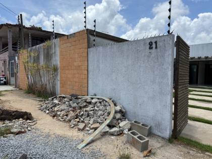 Casa em condomínio em Ipioca com acesso direto à praia