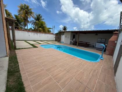 Casa em condomínio em Ipioca com acesso direto à praia