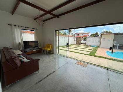 Casa em condomínio em Ipioca com acesso direto à praia