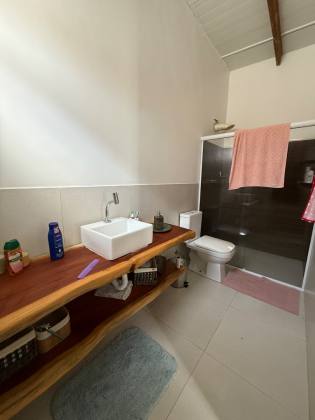 Casa em condomínio em Ipioca com acesso direto à praia