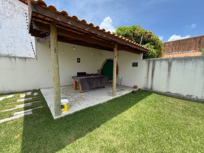 Casa em condomínio em Ipioca com acesso direto à praia