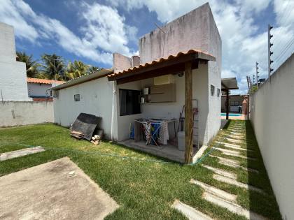 Casa em condomínio em Ipioca com acesso direto à praia
