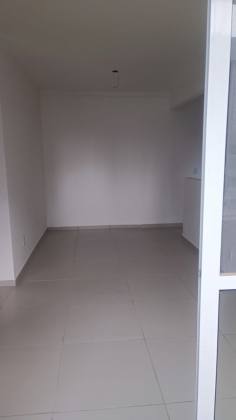 APARTAMENTO RESERVA DO PARQUE 2 COM 2 QUARTOS E VARANDA.