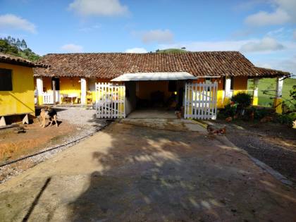 SITÍO COM 2 CASAS