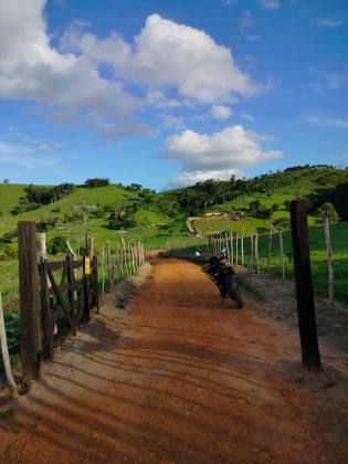 SITÍO COM 2 CASAS