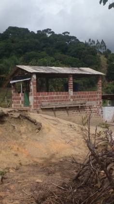 SITÍO COM 2 CASAS
