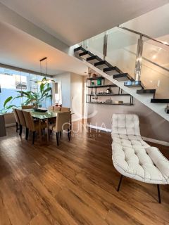 Linda Casa Em Condomínio Fechado