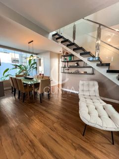 Linda Casa Em Condomínio Fechado