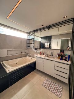 Linda Casa Em Condomínio Fechado