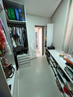 Belíssima Casa em Condomínio Fechado na Serraria