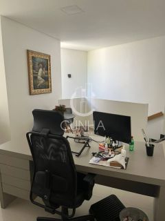 Belíssima Casa em Condomínio Fechado na Serraria