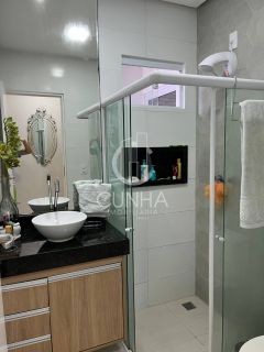 Belíssima Casa em Condomínio Fechado na Serraria