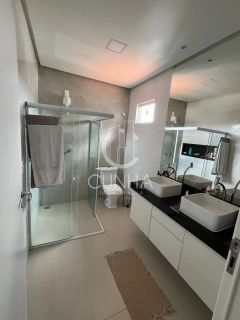 Belíssima Casa em Condomínio Fechado na Serraria