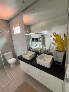 Belíssima Casa em Condomínio Fechado na Serraria