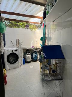 Belíssima Casa em Condomínio Fechado na Serraria