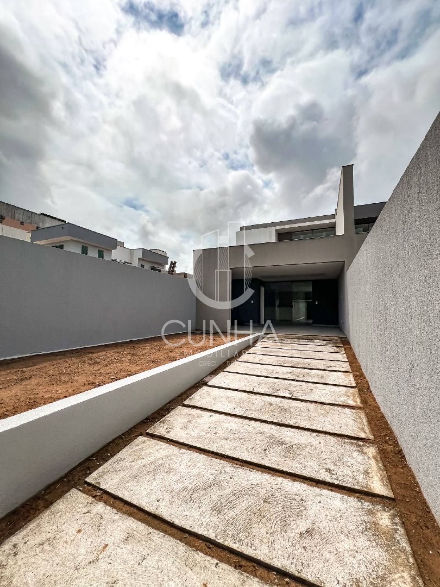 Casa Nova em Condomínio Fechado