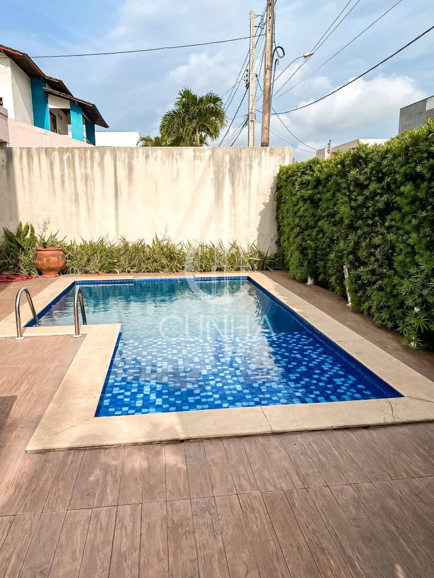 Casa super charmosa em condomínio fechado no Antares