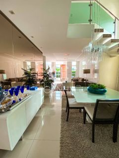 Casa super charmosa em condomínio fechado no Antares