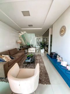 Casa super charmosa em condomínio fechado no Antares