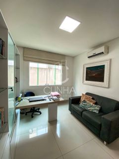 Casa super charmosa em condomínio fechado no Antares