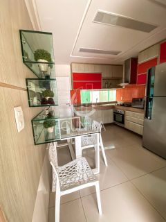 Casa super charmosa em condomínio fechado no Antares