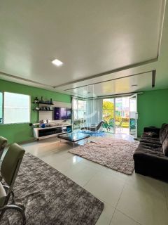 Excelente casa em condomínio fechado