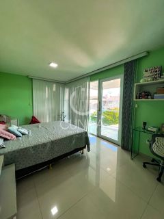 Excelente casa em condomínio fechado