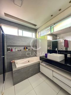 Excelente casa em condomínio fechado