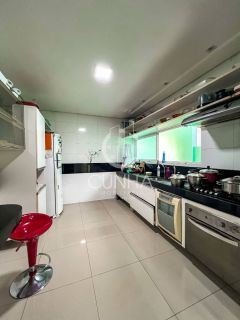 Excelente casa em condomínio fechado