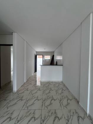 Casa de 2/4 e com beco Portal dos Bosques