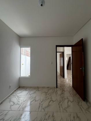 Casa de 2/4 e com beco Portal dos Bosques
