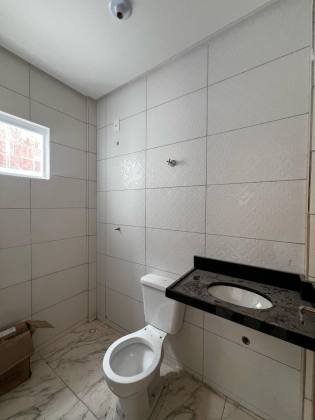 Casa de 2/4 e com beco Portal dos Bosques