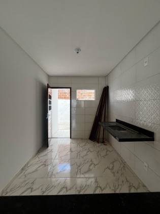 Casa de 2/4 e com beco Portal dos Bosques