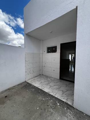Casa de 2/4 e com beco Portal dos Bosques
