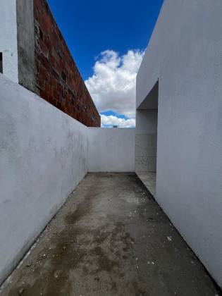 Casa de 2/4 e com beco Portal dos Bosques